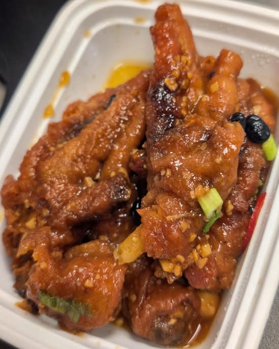 Lily and Garlic Chicken Feet (百合干蔥醬鳳爪)